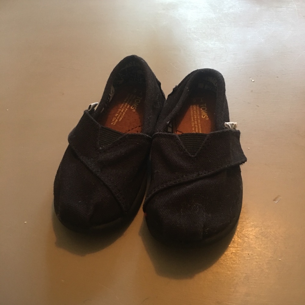 Toms canvas shoes toddler size 6